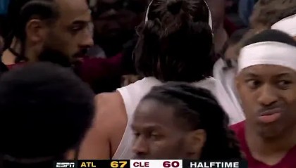 开云登录入口地址-半场：骑士以60-67落后老鹰，莫布利16+10米切尔14分